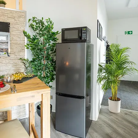 شقة Luxus Sauna Balkon Kueche Zentral روستوك